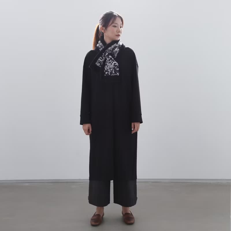 加厚毛毛交叉圍巾 圍脖 復古織錦 黑白2色 A200933