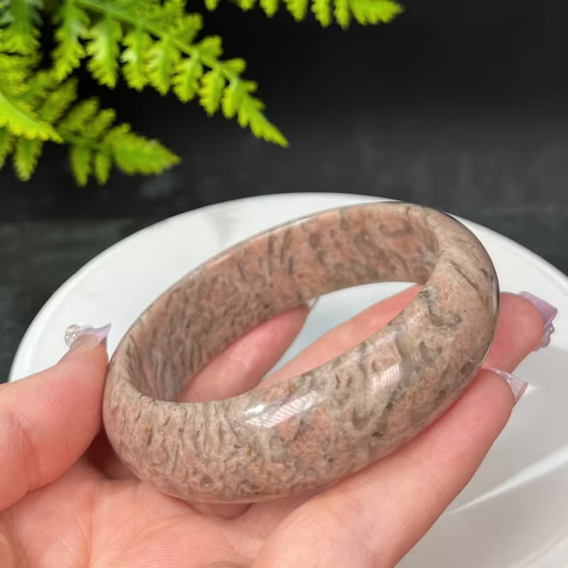獨特長石手鐲61+MM 玉化高瓷星光 肉紅色小寬條 增強毅力提升氣質