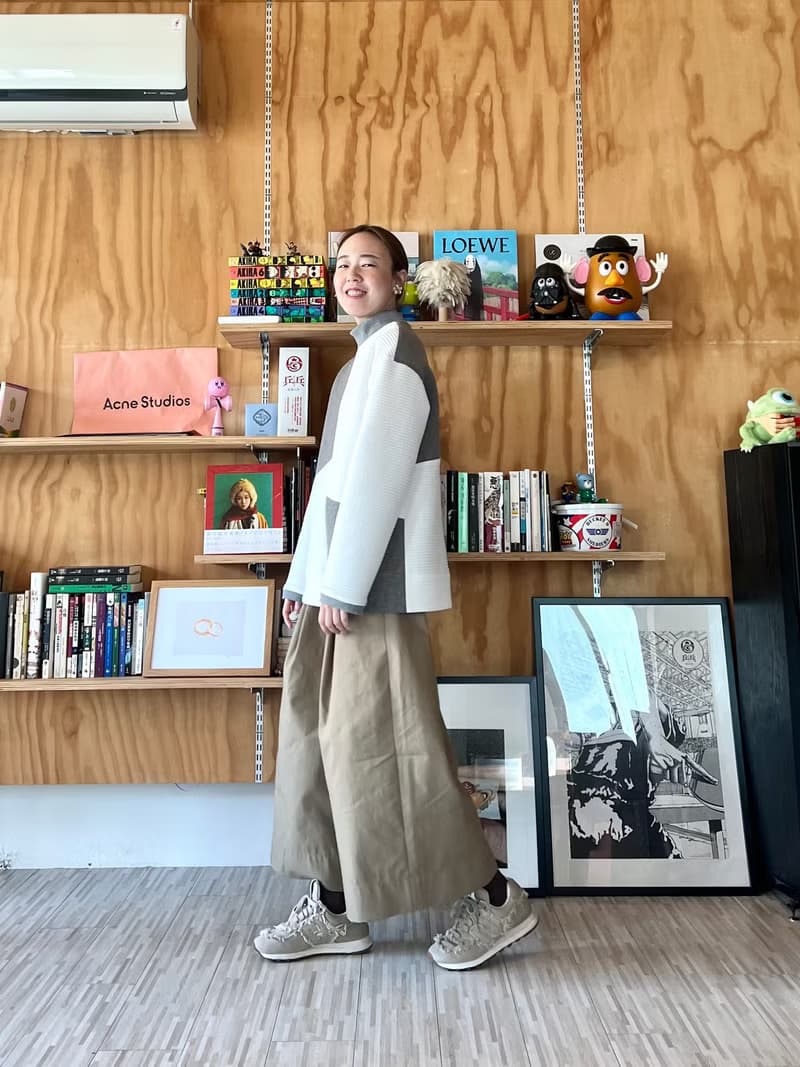 白灰拼接小高領衛衣