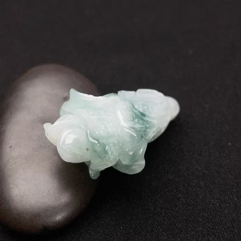 冰種飄綠花翡翠巧雕白菜 | 天然緬甸翡翠A貨 | 送禮