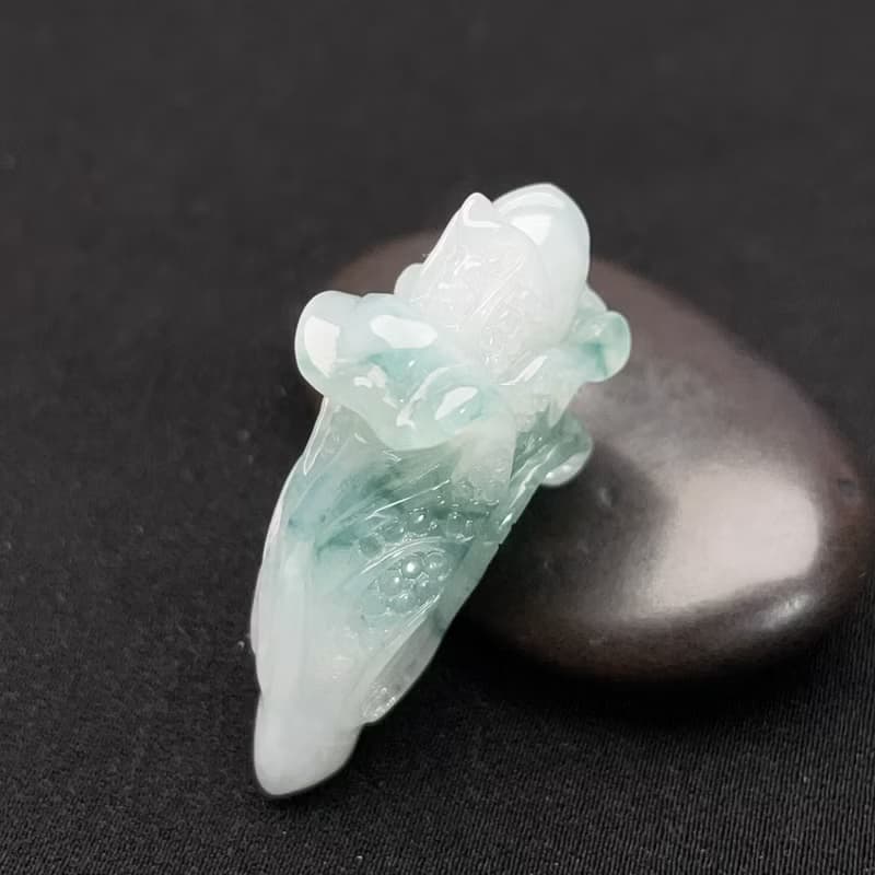 冰種飄綠花翡翠巧雕白菜 | 天然緬甸翡翠A貨 | 送禮