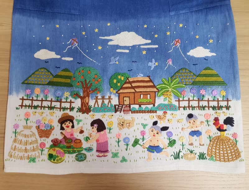 手工刺繡裙子、棉織物、鄉村生活、蓮花