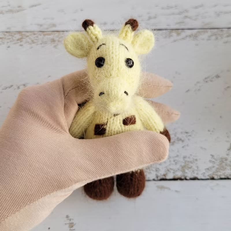 Newborn Yellow Giraffe Hat and stuffed toy, Knitted baby photo prop