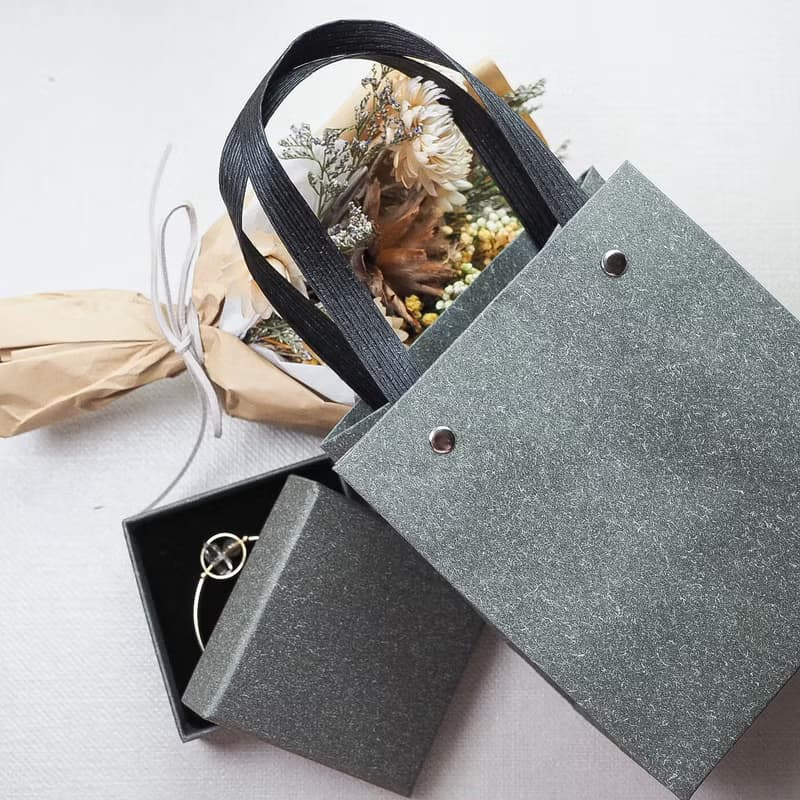 暖暖心意  加購 禮物包裝  紙盒 + 手提袋   不包含花束