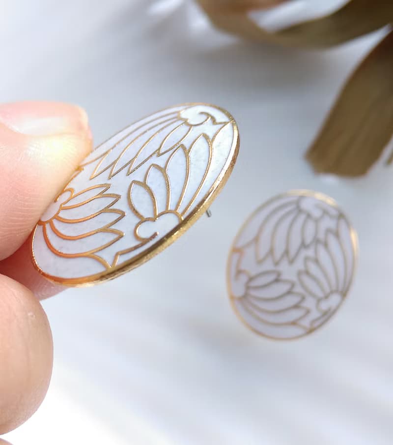 【西洋古董飾品 】景泰藍 白色調 橢圓 描金花卉 簡約 針式耳環