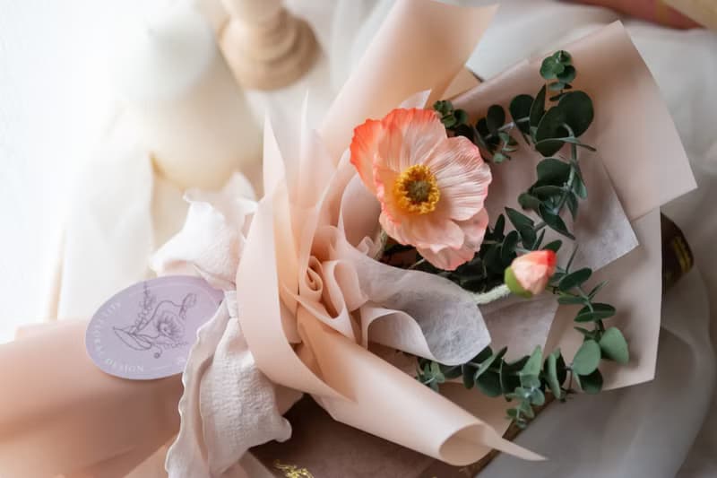 永恆之愛 – 擬真冰島罌粟愛心小花束 | 永生花禮 (附贈燈串及提)