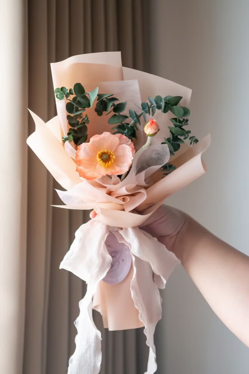 永恆之愛 – 擬真冰島罌粟愛心小花束 | 永生花禮 (附贈燈串及提)