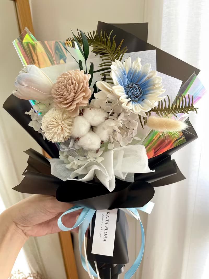 蒙夏禮安的畫作; 畢業 向日葵花束 情人節花束 生日花束 老師禮物