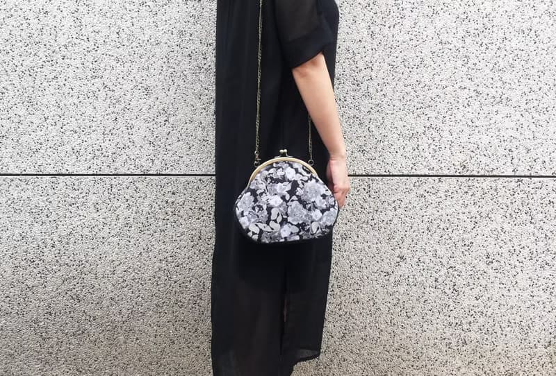 黑色花朵 圓型口金包 手拿包 側背包 肩背包 隨身包