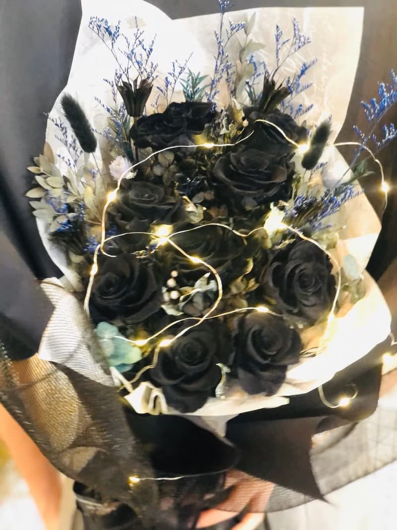 wbfxhm / 黑卡蒂女神 黑玫瑰 不凋花束 (M-XL)