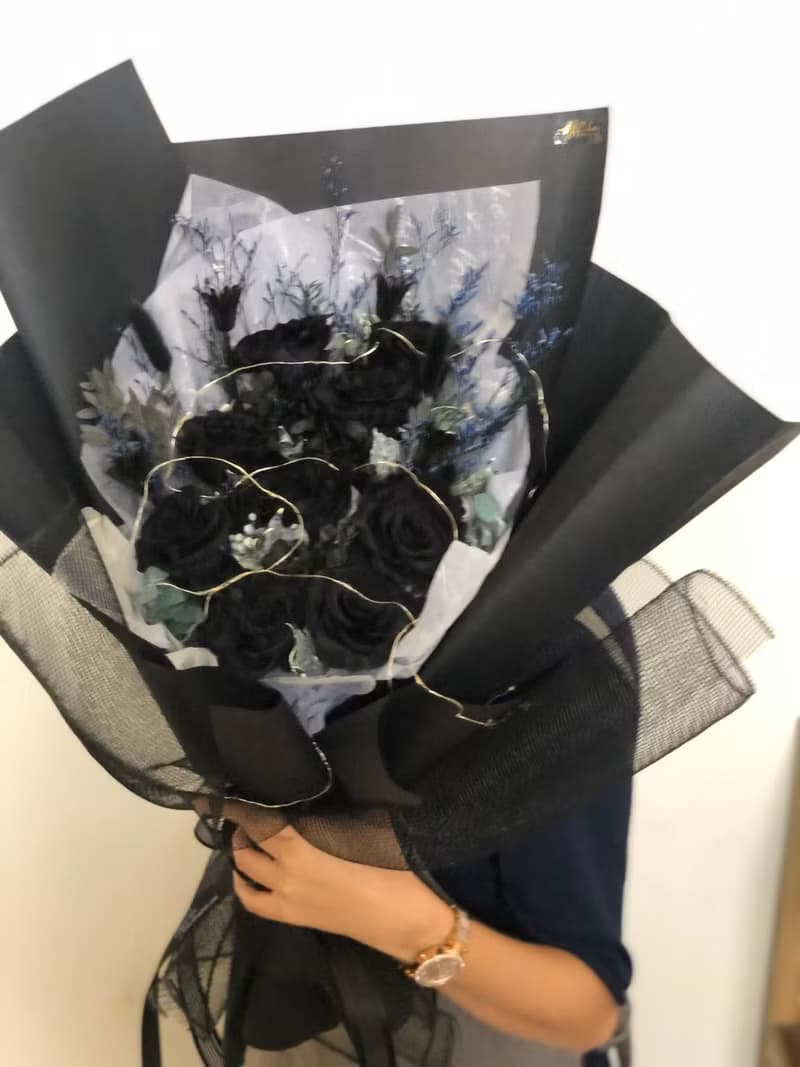 wbfxhm / 黑卡蒂女神 黑玫瑰 不凋花束 (M-XL)