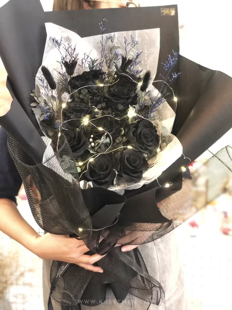 wbfxhm / 黑卡蒂女神 黑玫瑰 不凋花束 (M-XL)