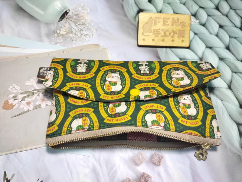設計師薄棉布款黃綠暴富招財貓拉鍊布紅包袋-下方拉鍊紅包袋-手作