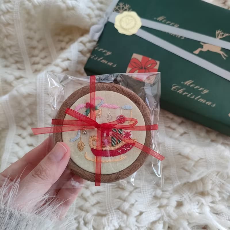 クリスマスの準備はOK刺繍フレーム　ファブリックパネル　刺繍タペストリー