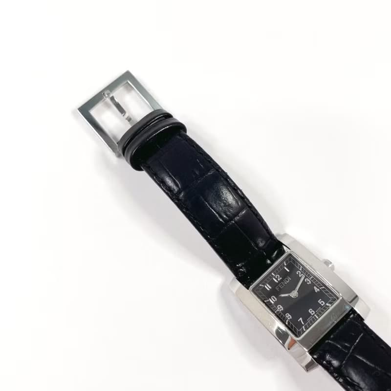 【日本直送 中古美品】フェンディ FENDI 腕時計 150-7000L-724 クラシコ ステンレススチール/レザー シルバー