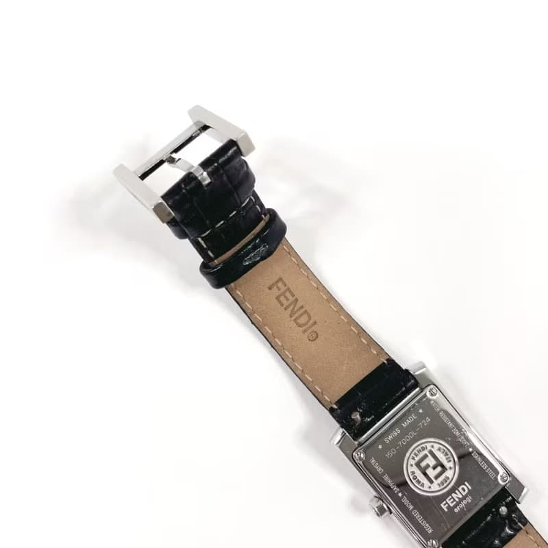 【日本直送 中古美品】フェンディ FENDI 腕時計 150-7000L-724 クラシコ ステンレススチール/レザー シルバー