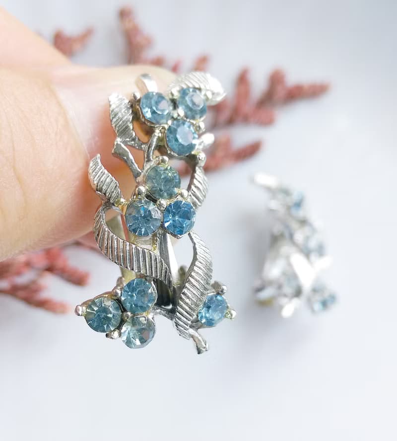 【西洋古董飾品 】立體 對稱 冰沁花形  夾式耳環
