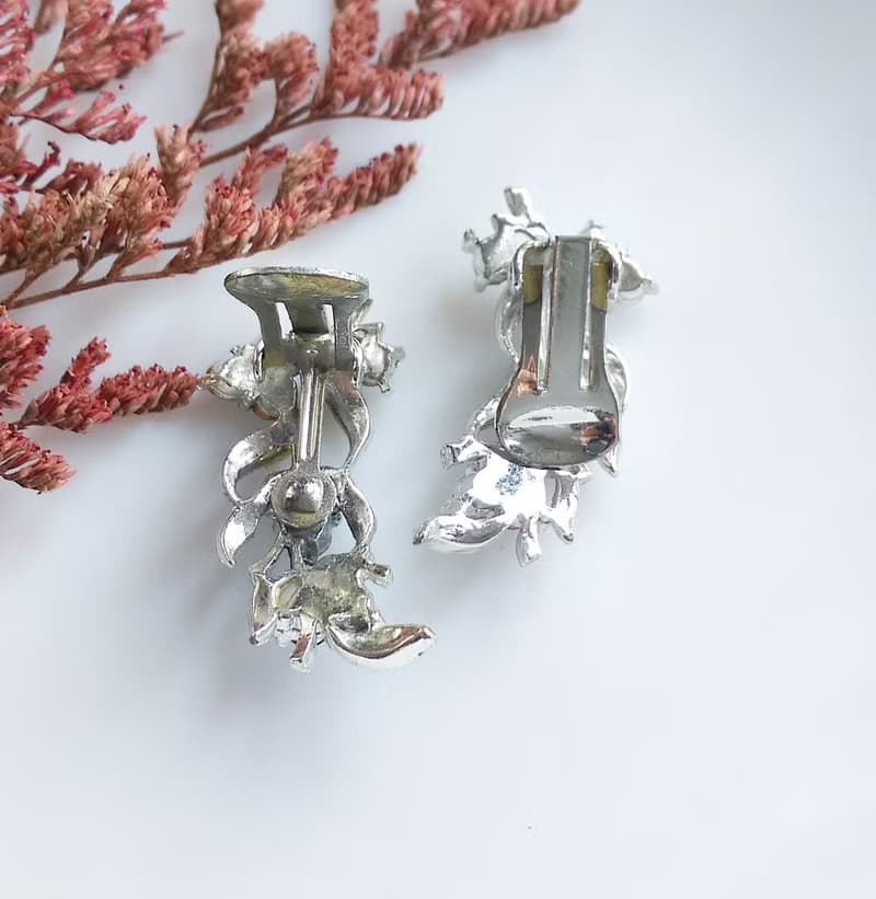 【西洋古董飾品 】立體 對稱 冰沁花形  夾式耳環