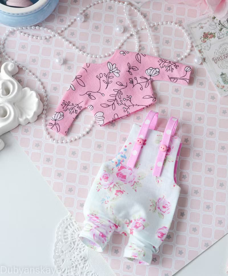 一套衣服Blythe整体连身衣在柔和色调的风格