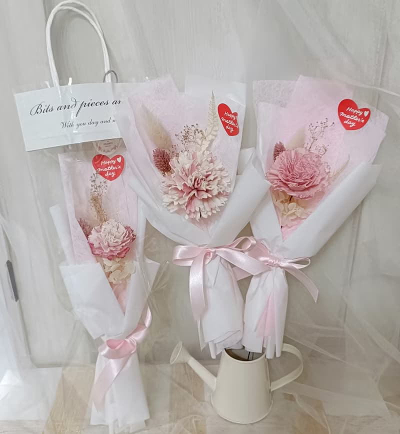 畢業花束禮物 永生康乃馨乾燥花束情人節生日工商企業贈品課程