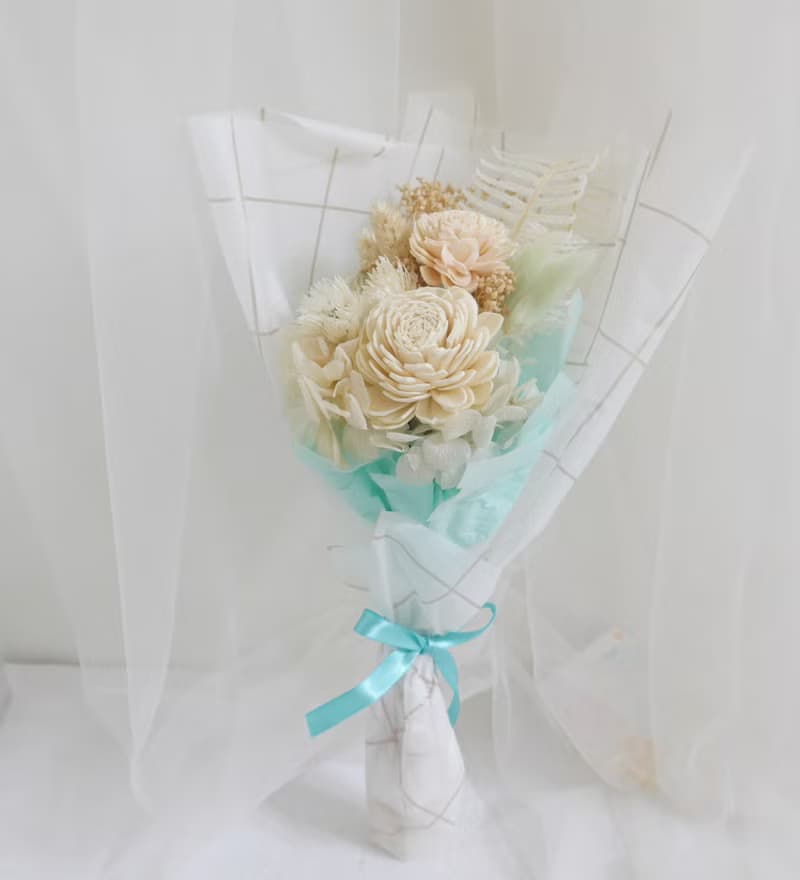 畢業花束禮物 永生康乃馨乾燥花束情人節生日工商企業贈品課程