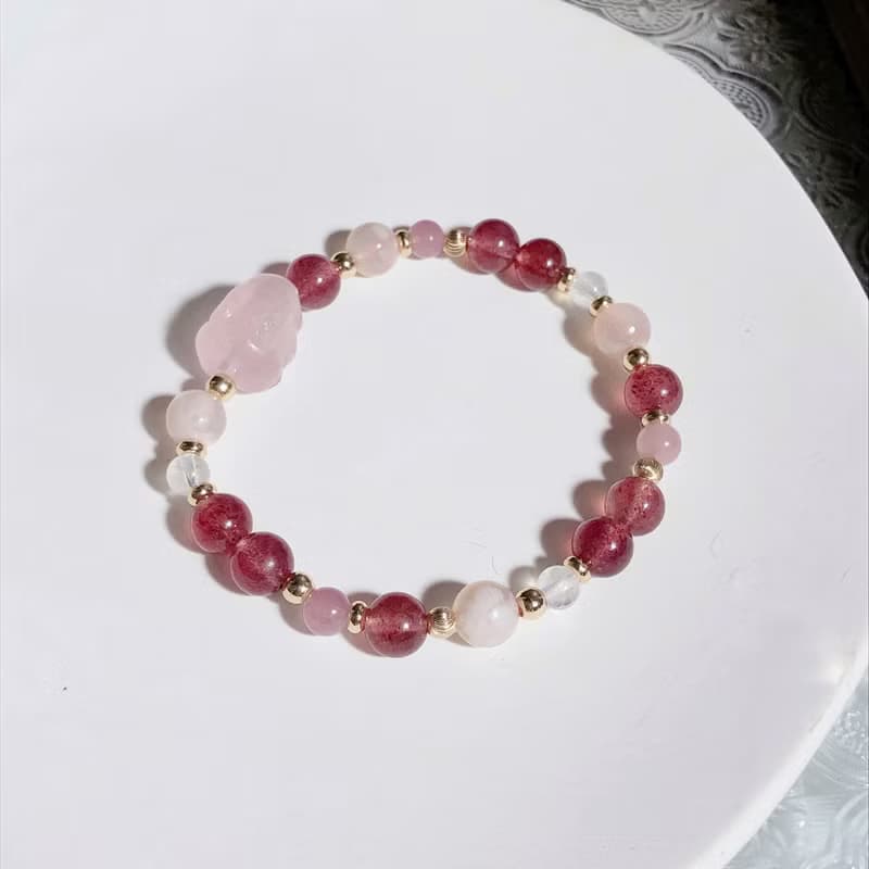 粉晶兔、草莓晶、櫻花瑪瑙、月光石 好運兔天然石手鍊
