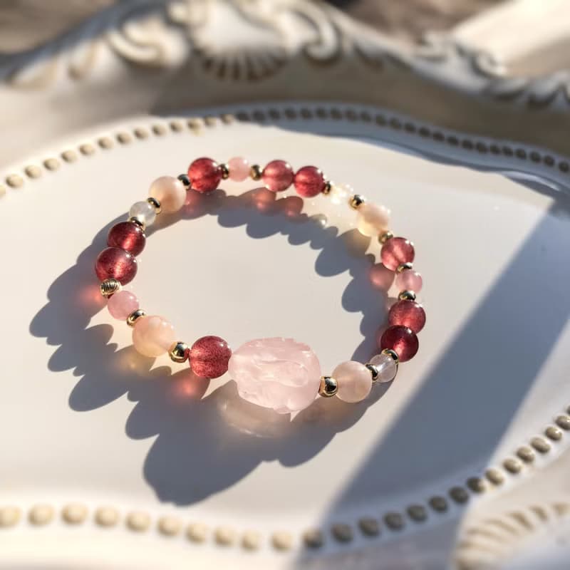 粉晶兔、草莓晶、櫻花瑪瑙、月光石 好運兔天然石手鍊