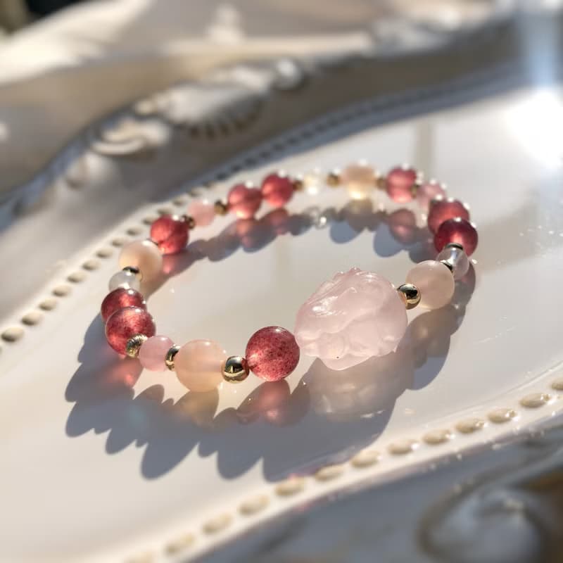 粉晶兔、草莓晶、櫻花瑪瑙、月光石 好運兔天然石手鍊
