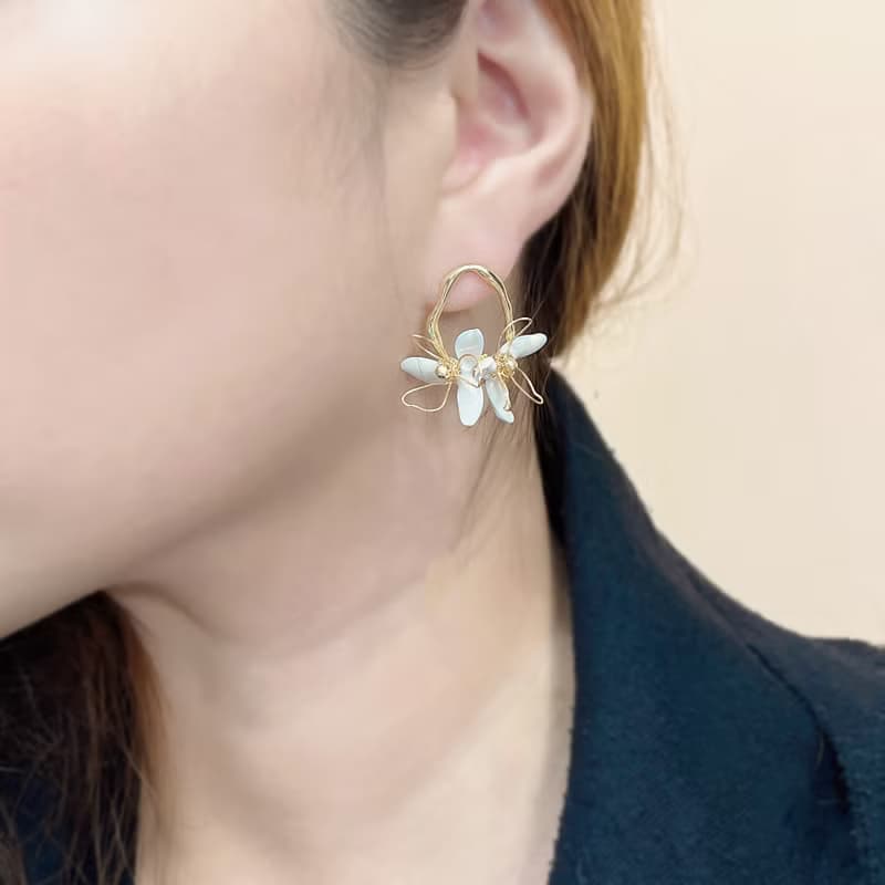 1KM 黑巧糖雙•經典黑白樹脂花耳環