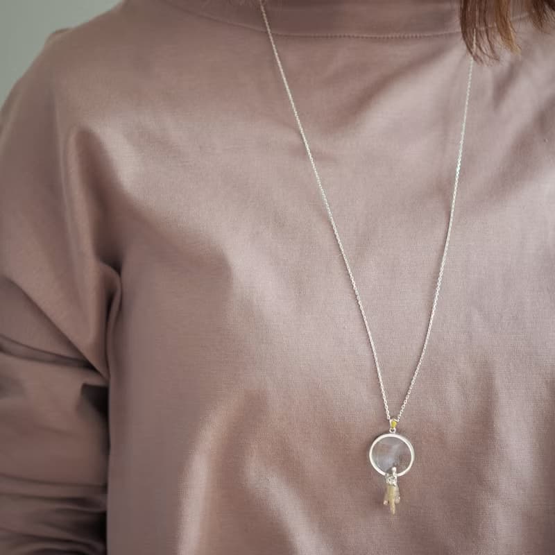 おしゃべり猫ミニルーペペンダント