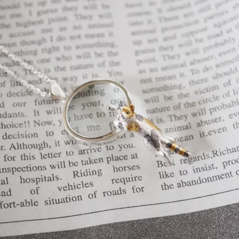 おしゃべり猫ミニルーペペンダント