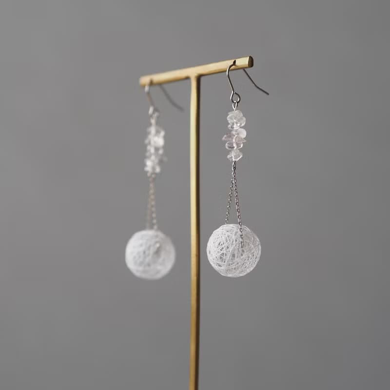 天然石と糸玉の流れるピアス・イヤリング