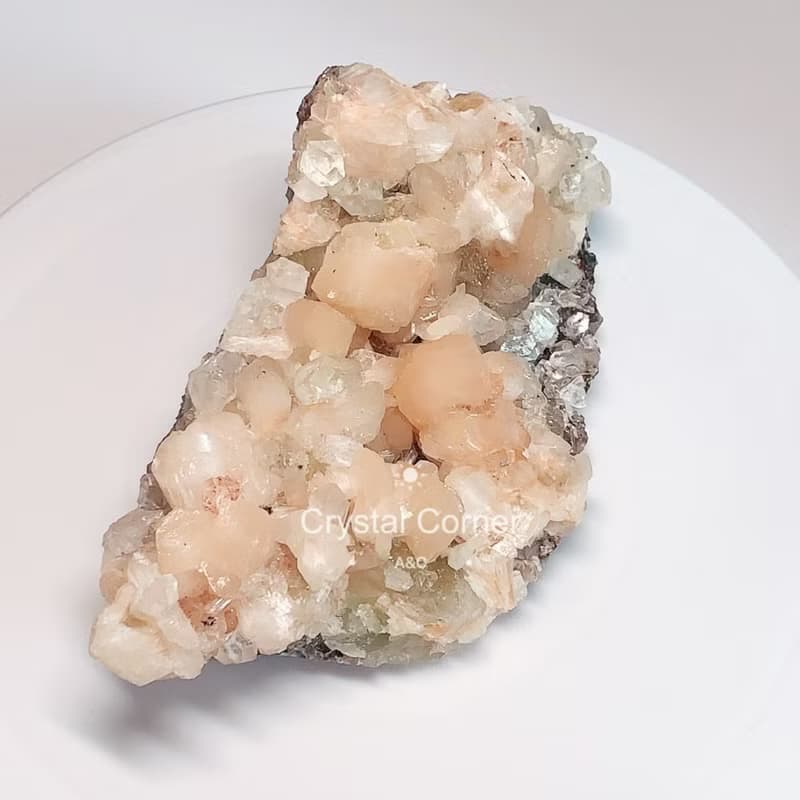 Crystal Corner 隅石丨印度鑽石.橘沸石.紅沸石共生綠色魚眼石270