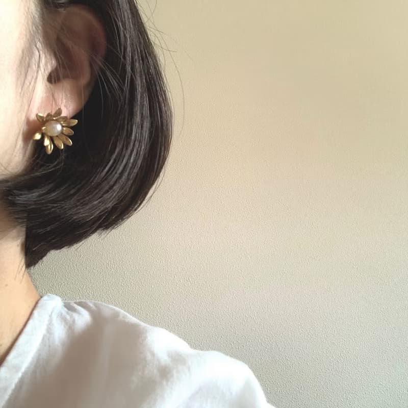 フラワーパールのスタッドピアス(イヤリング)