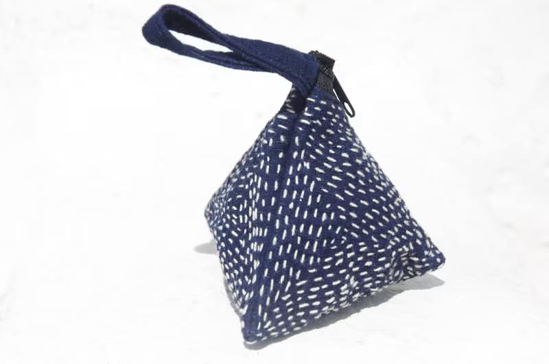 情人節禮物 母親節禮物 限量手工 手工藍染刺繡零錢包 / 收納包 / 小包 / 雜物包 / 耳機收納袋 / 悠遊卡套 - 藍色的隨想 indigo藍染手工刺繡包