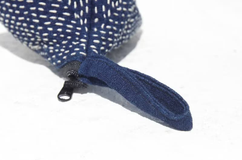 情人節禮物 母親節禮物 限量手工 手工藍染刺繡零錢包 / 收納包 / 小包 / 雜物包 / 耳機收納袋 / 悠遊卡套 - 藍色的隨想 indigo藍染手工刺繡包