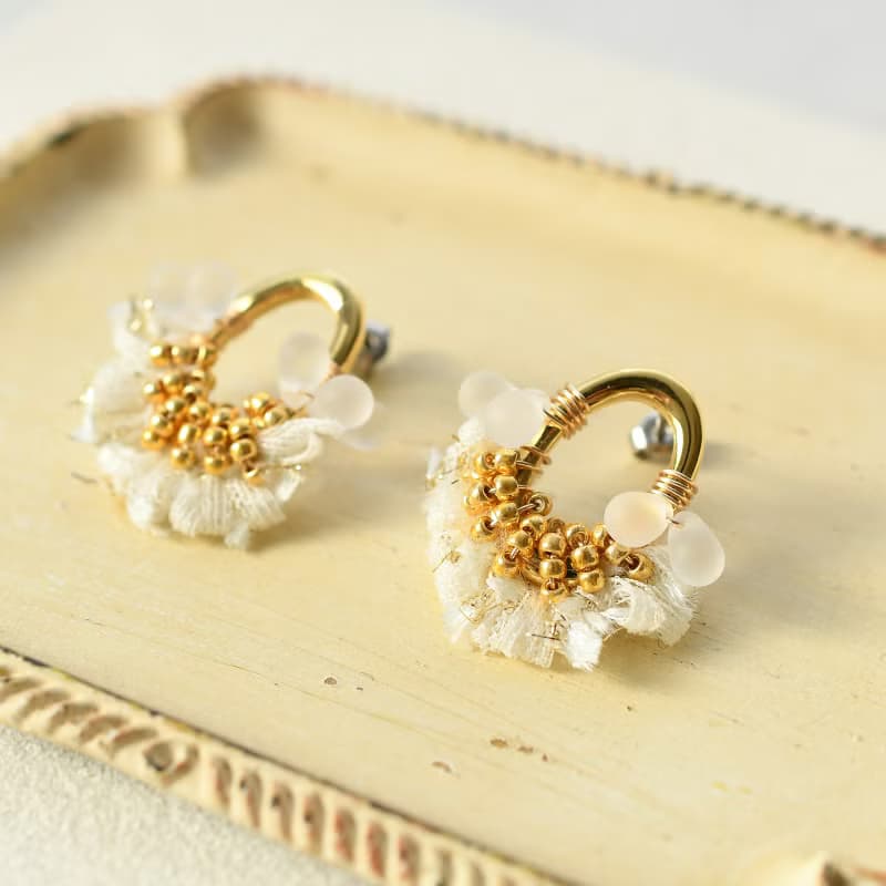イヤリング/Oval tassel pierced earring /Small White