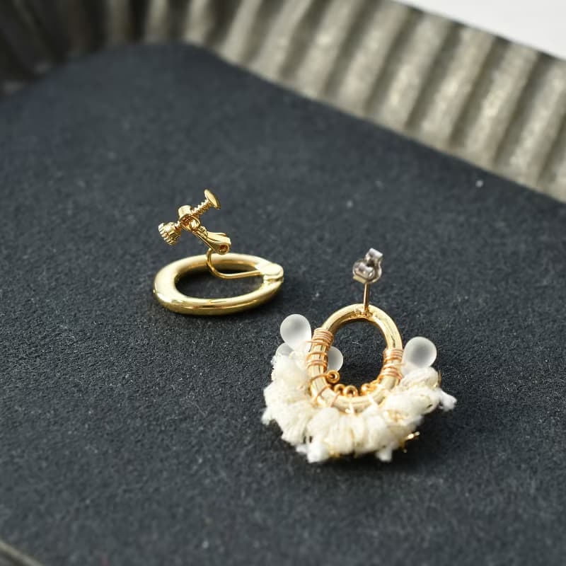 イヤリング/Oval tassel pierced earring /Small White