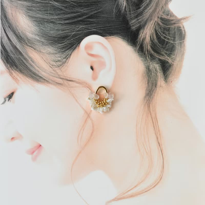 イヤリング/Oval tassel pierced earring /Small White