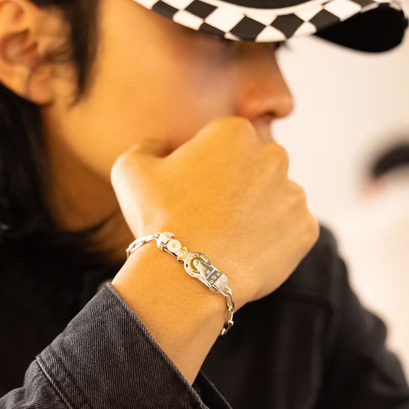 (TW PDF) TIME MOVEMENT BLUE DIAMOND BRACELET