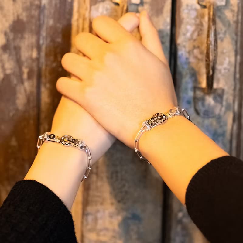 (TW PDF) TIME MOVEMENT BLUE DIAMOND BRACELET