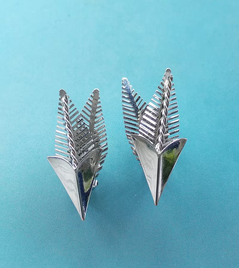 Vintage Jewelry 西洋古董飾品 銀色調 立體針葉 夾式耳環