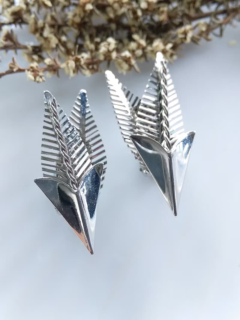 Vintage Jewelry 西洋古董飾品 銀色調 立體針葉 夾式耳環
