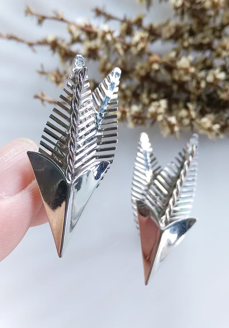 Vintage Jewelry 西洋古董飾品 銀色調 立體針葉 夾式耳環