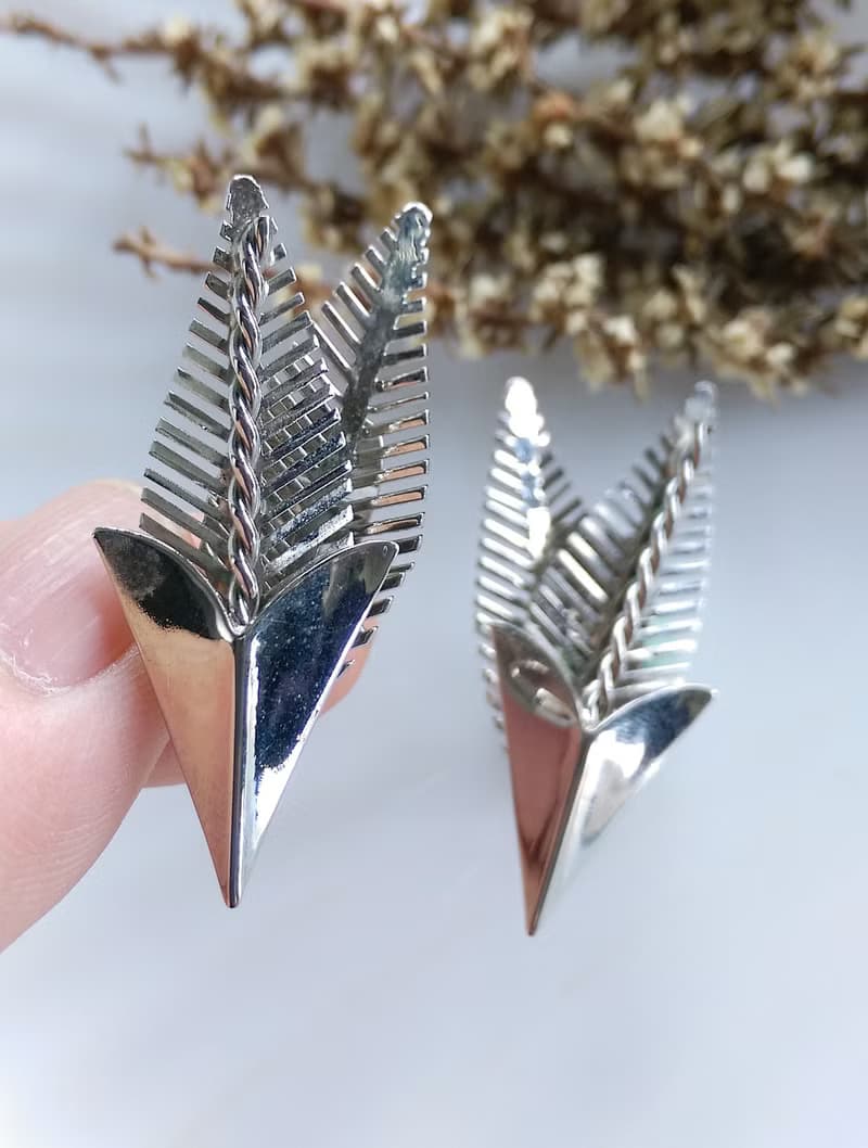 Vintage Jewelry 西洋古董飾品 銀色調 立體針葉 夾式耳環