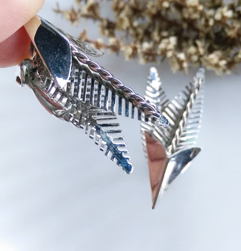 Vintage Jewelry 西洋古董飾品 銀色調 立體針葉 夾式耳環