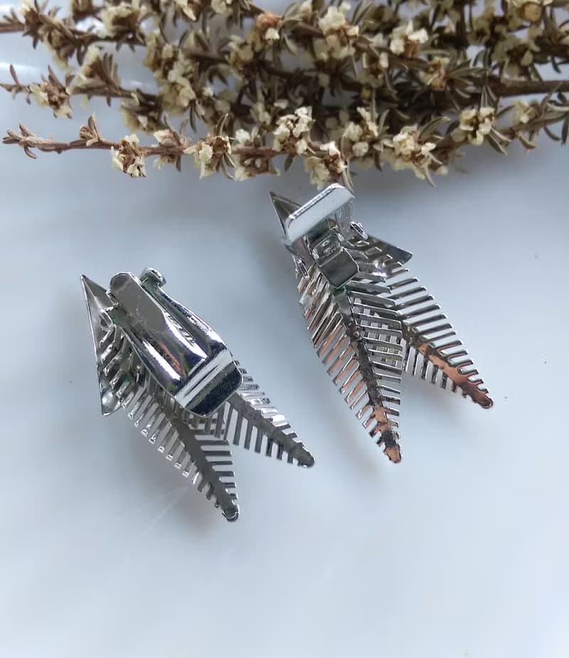 Vintage Jewelry 西洋古董飾品 銀色調 立體針葉 夾式耳環