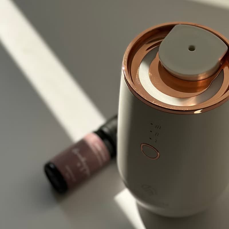 快速出貨【行動擴香儀】Inhouse 香氛儀組/璀璨白-任選精油1