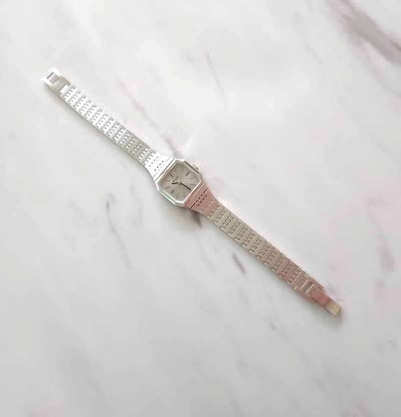 簡約內斂風格 BULOVA 寶路華 銀色 手動上鍊 女用手錶 古董機械錶