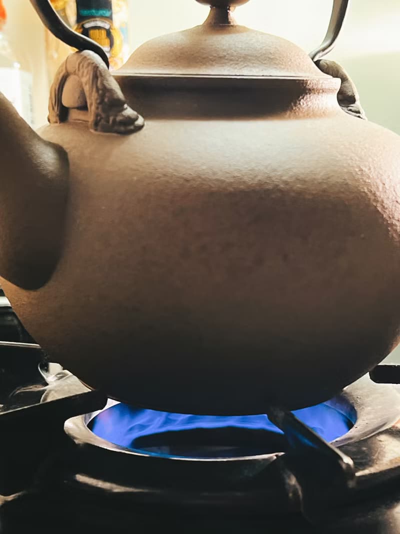 雕花銅把鐵鏽釉面燒水壺 / 煮水壺 / 小平凡手作